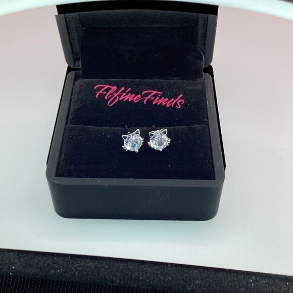 💎🐈Sterling Silver CZ Diamond Stud Cat Earrings🐈💎 - Picture 14 of 17
